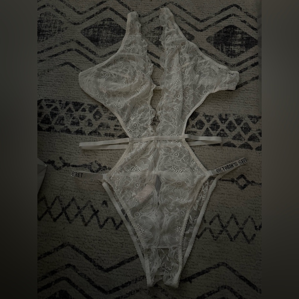 Victoria's Secret Ivory Lace Lingerie, teddy. NWT